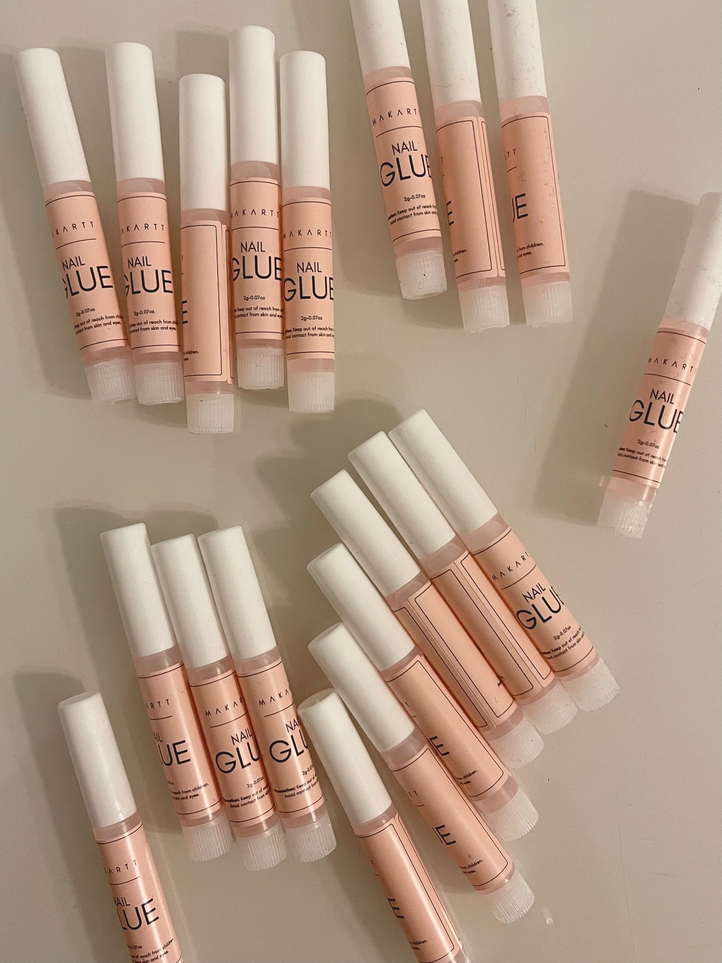 NAIL GLUE